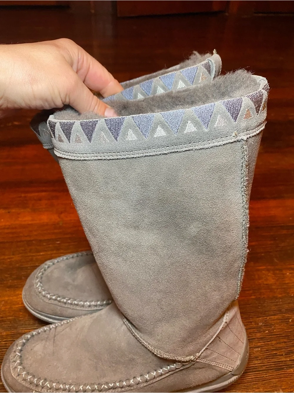 EUC Manitobah WR Reflections Mid Winter Boot w/ Geometric Embroidered Collar